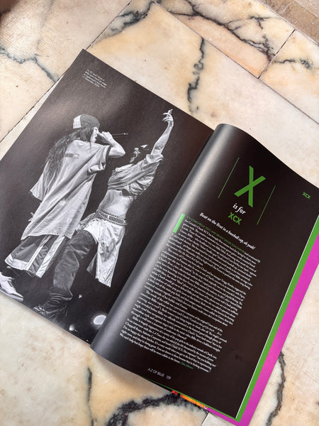 THE A-Z OF BILLIE EILISH - YOUR ESSENTIAL GUIDE COLLECTOR'S