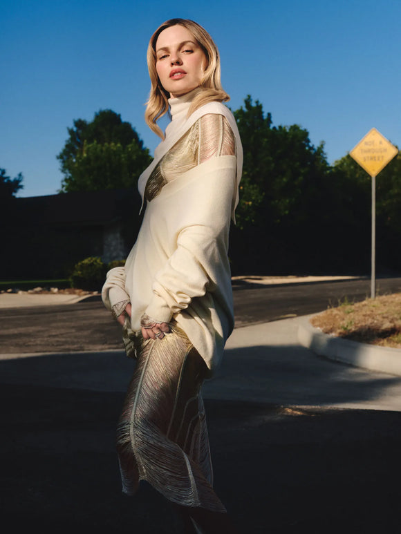 VANITY FAIR MAGAZINE - OCTOBER 2025 - Dakota Fanning and Elle Fanning