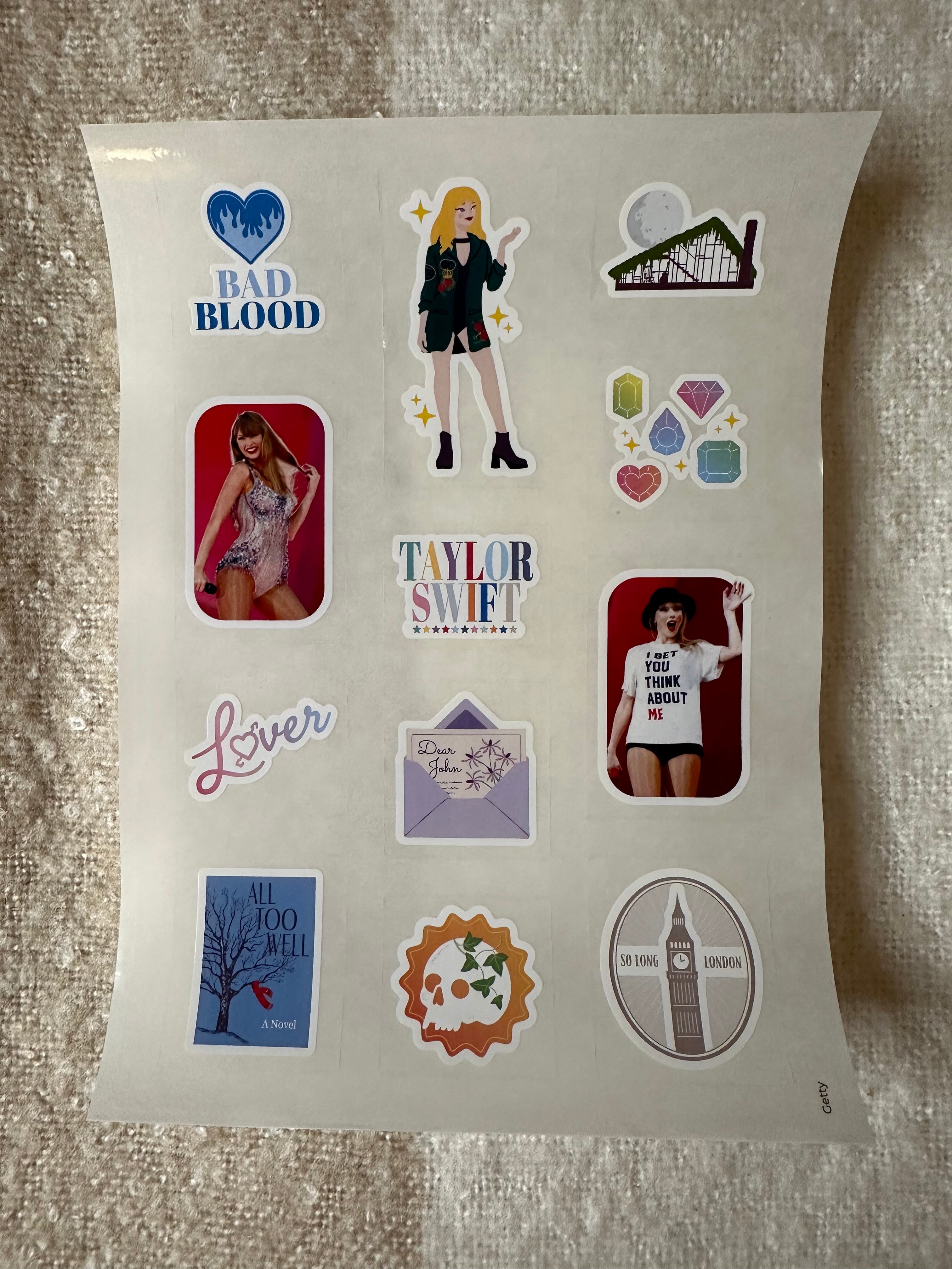 Ultimate Fan Pack - Taylor Swift (Includes 8 Free Gifts inside ...