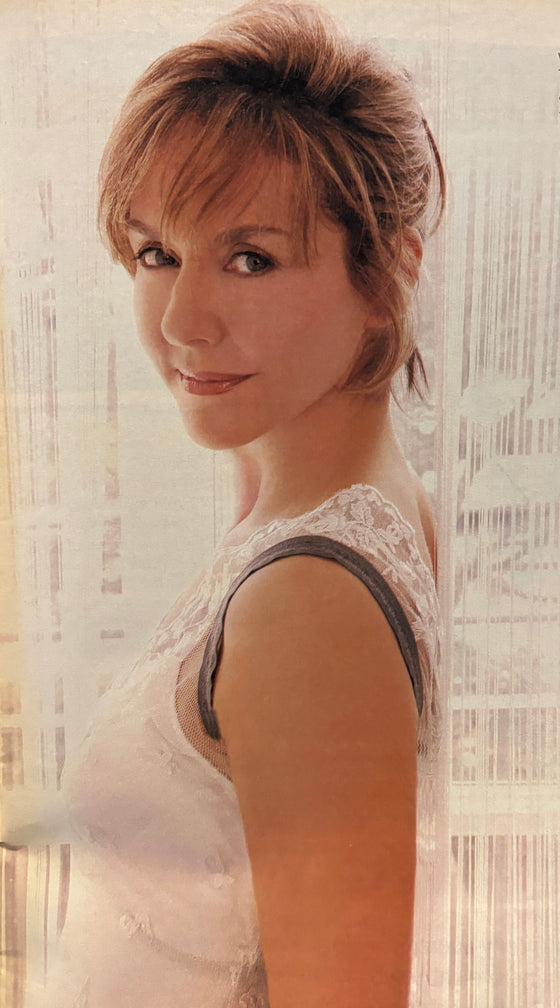 Sunday Express S Magazine - 2 November 2008, Amanda Burton, Twiggy, Geri Halliwell