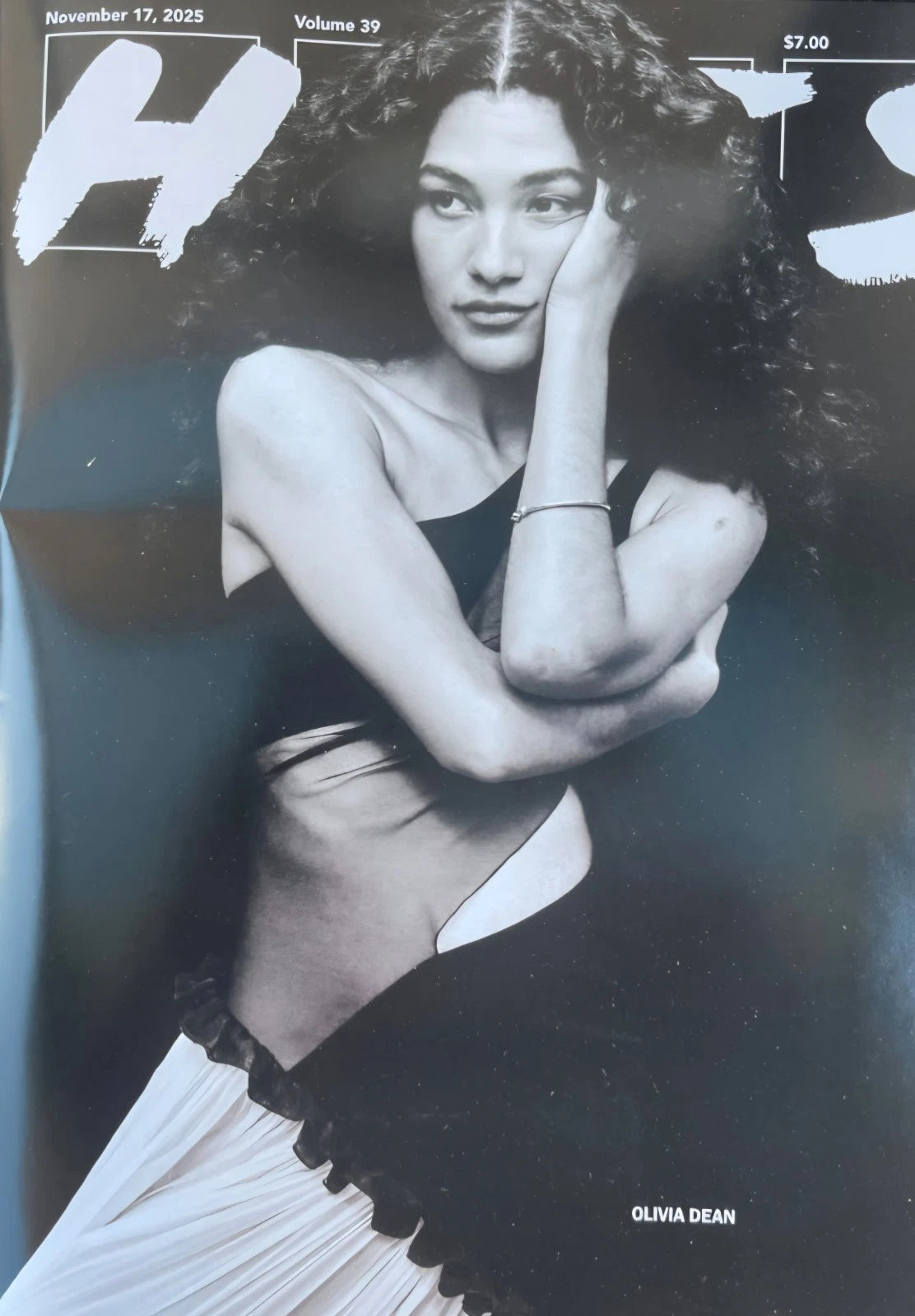 OLIVIA DEAN - RARE - HITS MAGAZINE - Nov 17, 2025 - BRAND NEW